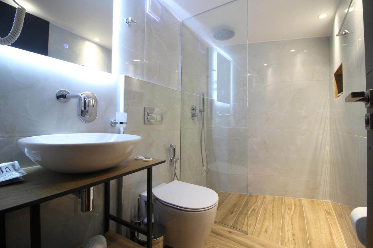 F&J Hotel Sarande Exterior photo
