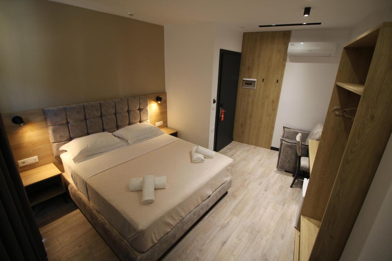 F&J Hotel Sarande Exterior photo
