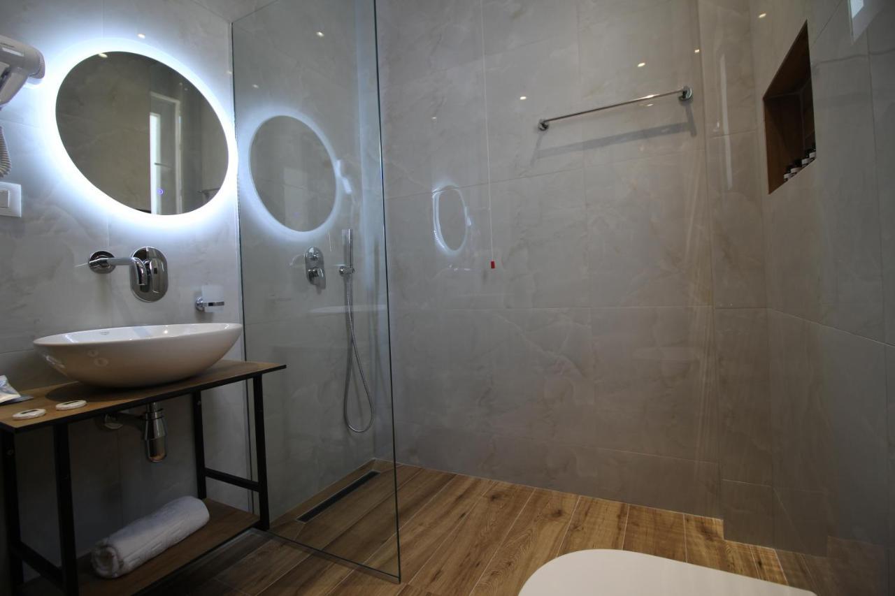 F&J Hotel Sarande Exterior photo