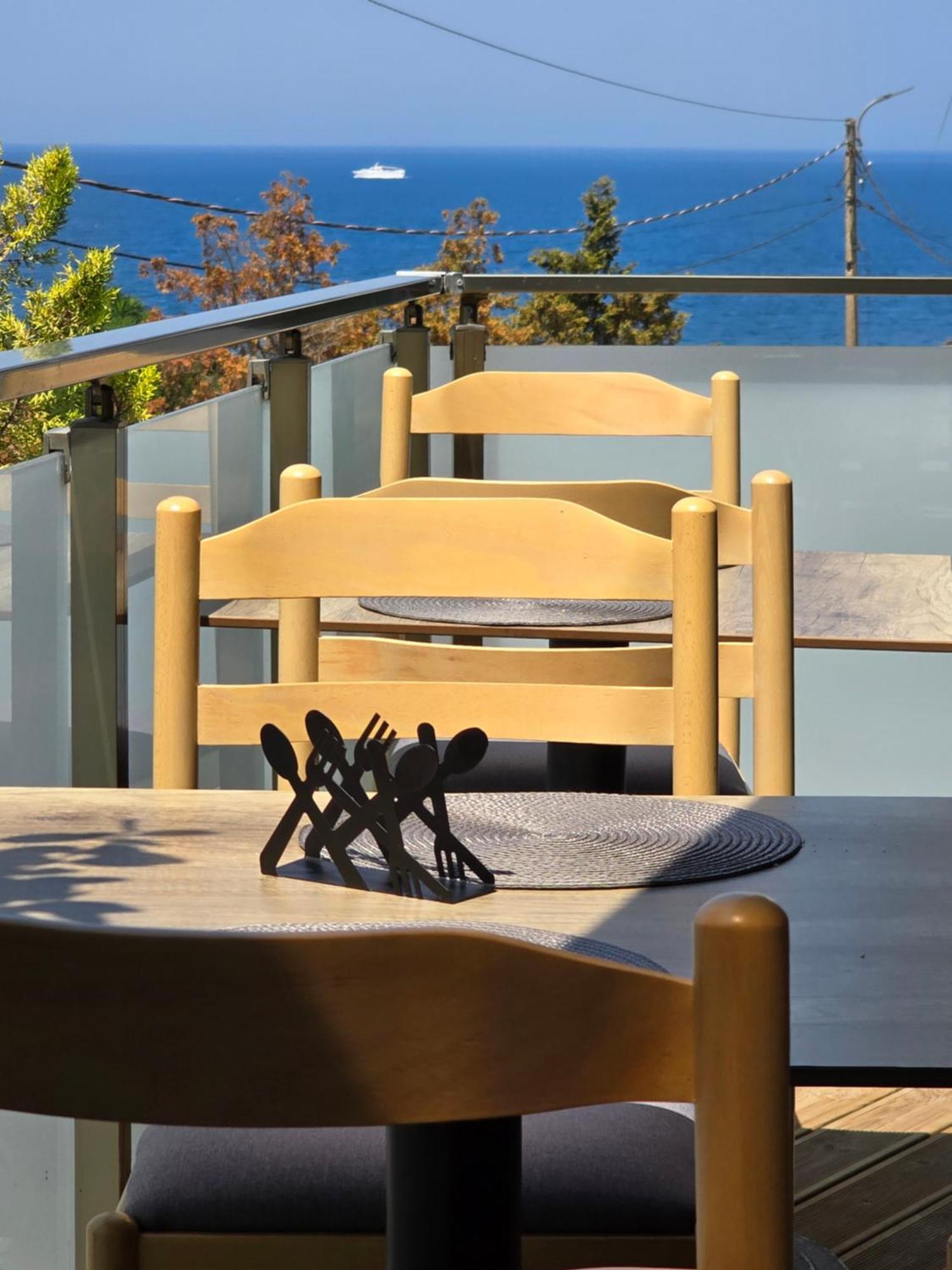 F&J Hotel Sarande Exterior photo