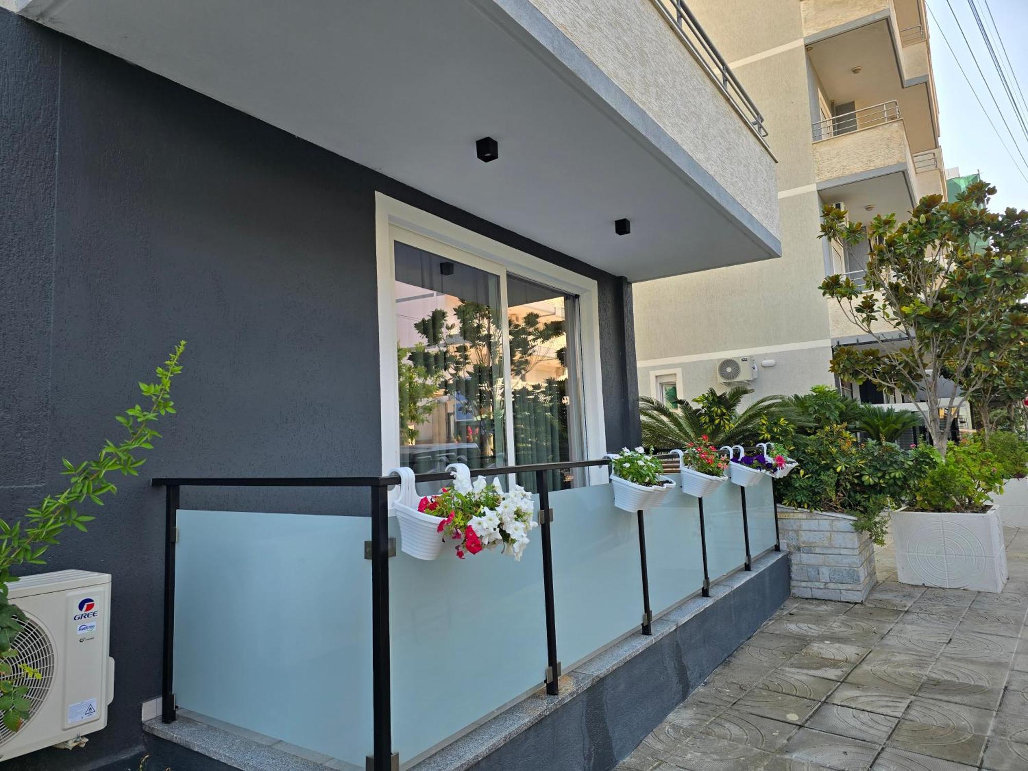 F&J Hotel Sarande Exterior photo