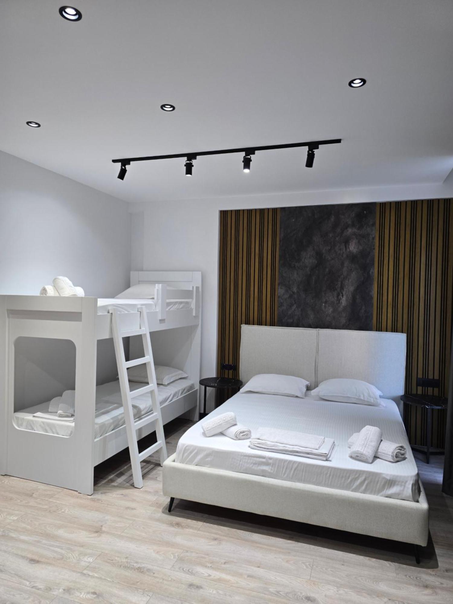 F&J Hotel Sarande Exterior photo